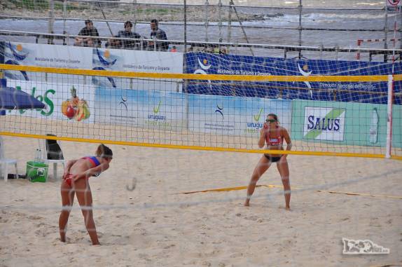 Campeonato de volei de praia em Pocitos, em Montevideo, no Uruguai